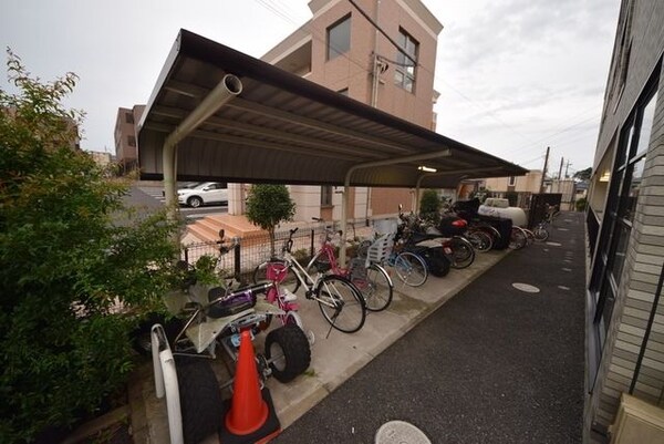 共有部分(屋根付き駐輪場)