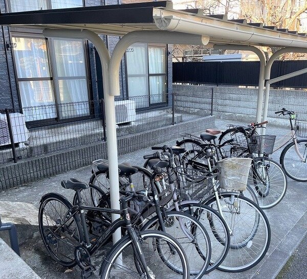 その他(屋根付き駐輪場完備)