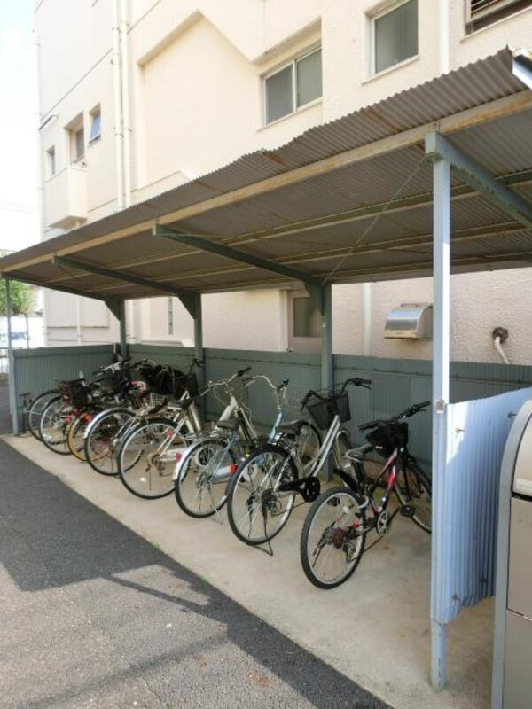 共有部分(屋根付き駐輪場)