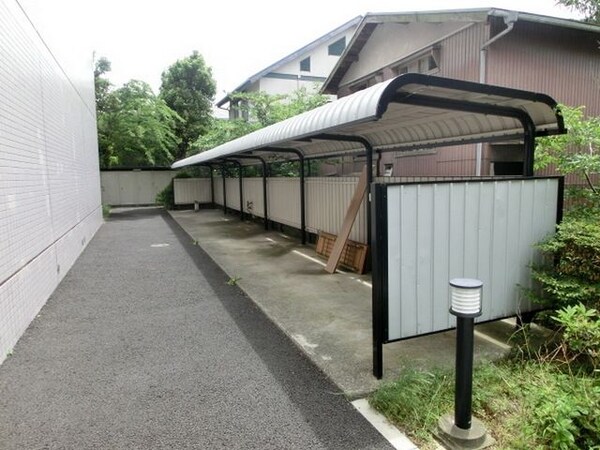 共有部分(屋根付き駐輪場)
