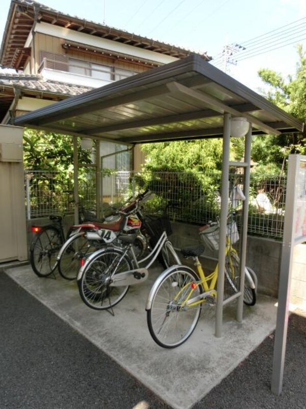 共有部分(屋根付き駐輪場)