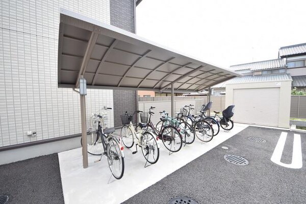 共有部分(屋根付き駐輪場)