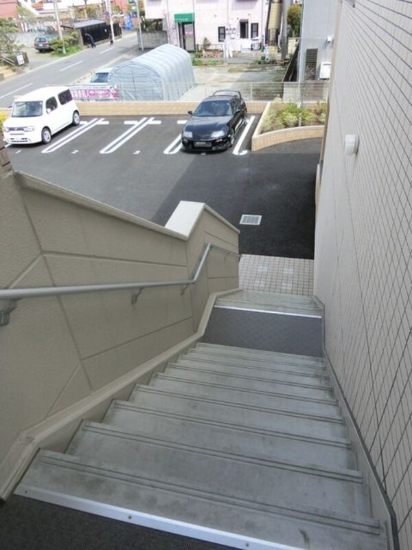 エントランス(階段スペース)