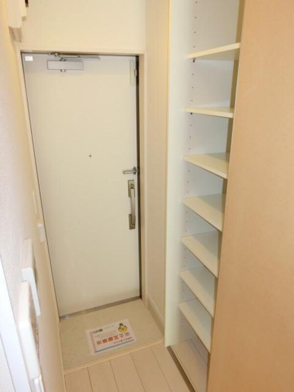 玄関(トールタイプシューズBOX完備)