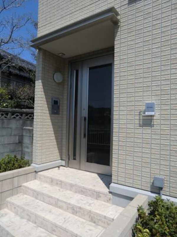 エントランス(オートロック完備)