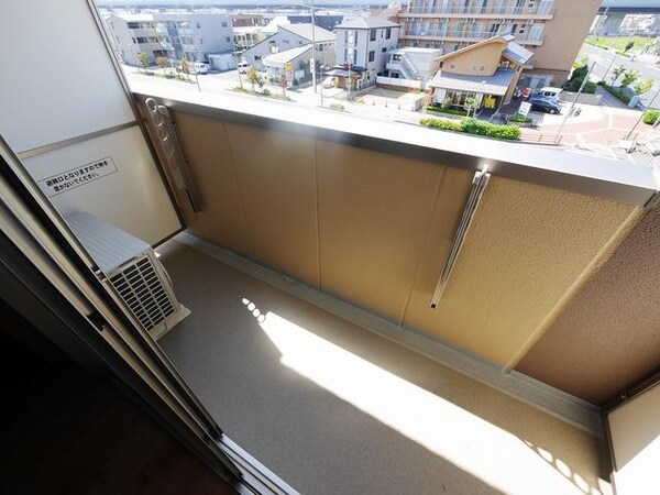バルコニー(※階により建具の色等変更ございます。現況優先)