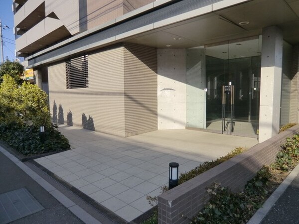 エントランス(オートロック　防犯カメラ設置)