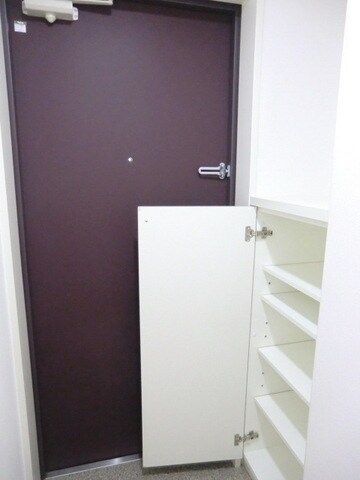 物件内観写真19　(シューズBOX付きの玄関)