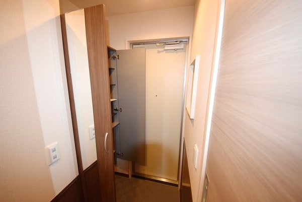 玄関(※別号室参考写真です)