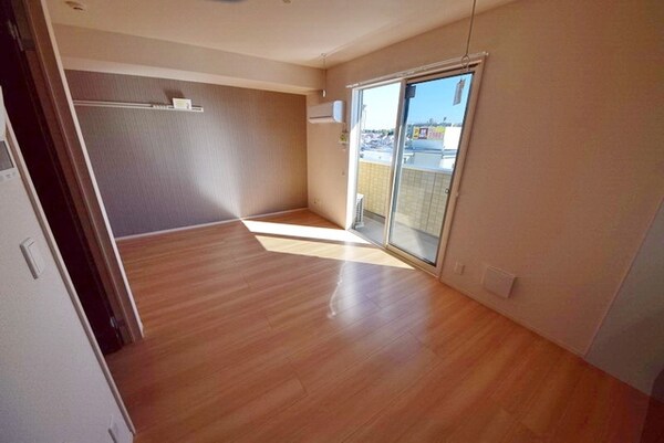 リビング・居室(※別号室参考写真です)