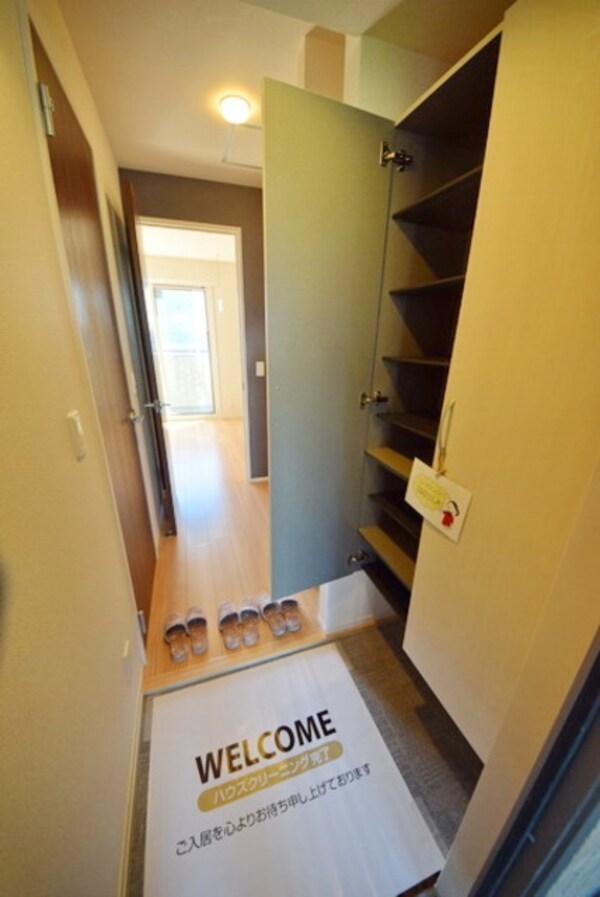 玄関(※別号室参考写真です)