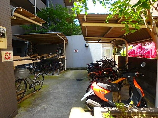 共有部分(屋根付駐輪場)