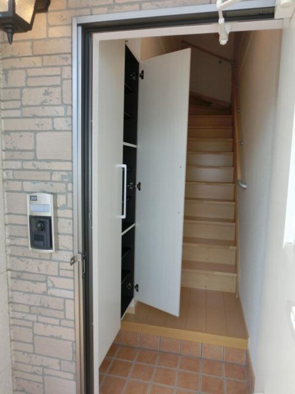 玄関(※別号室参考写真です)