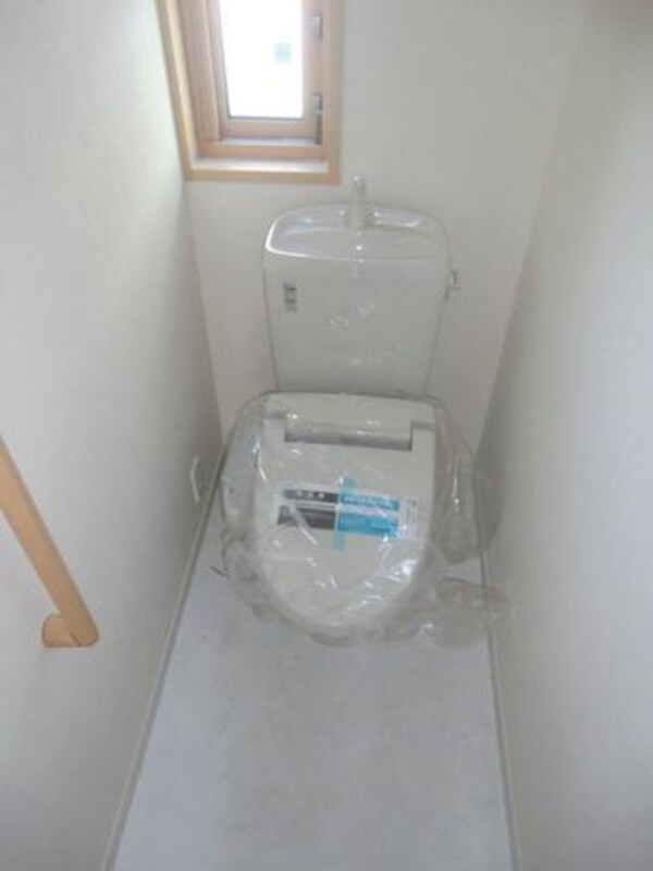 トイレ(窓付・ウォシュレット)