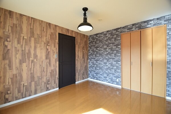 リビング・居室(※同建物　反転タイプ別室の設備施工例　現況優先)