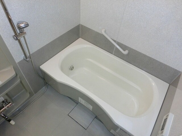 物件内観写真4　(追い焚き機能と浴室乾燥機機能ございます)