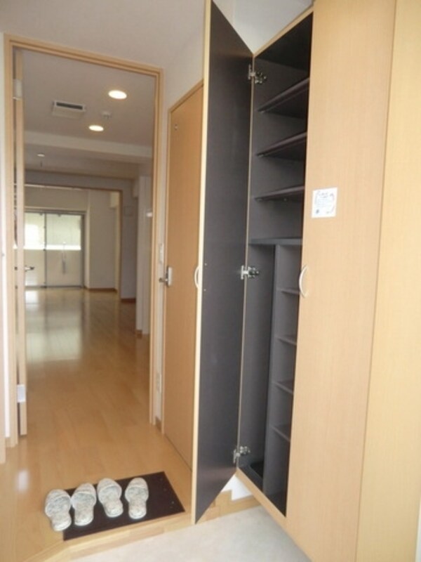 玄関(シューズボックスも完備してます)