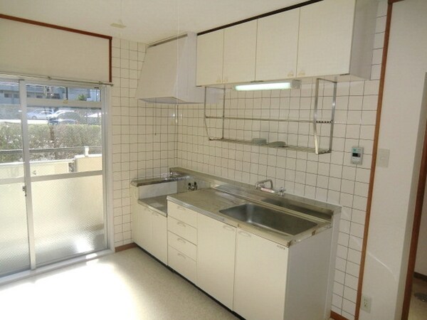 キッチン(窓付き明るいキッチン)