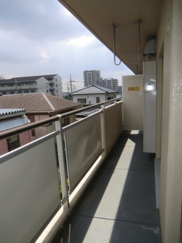 眺望(広々バルコニー日当たり良好)