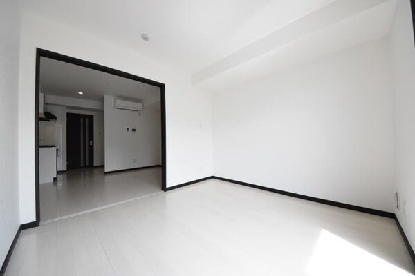 リビング・居室(日当たり良好　エアコン2基)