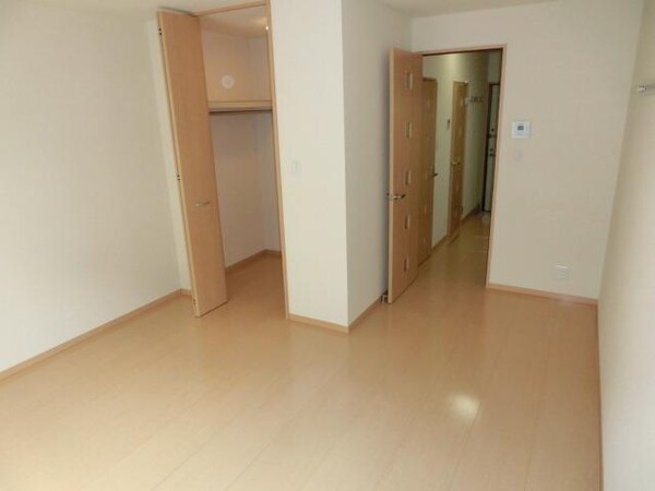 その他室内・内装(バルコニーからの居室模様)