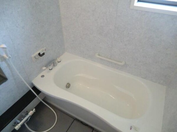 バス／シャワールーム等(足も伸ばせる1坪バス)