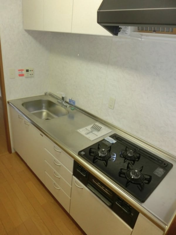 キッチン(３口システムキッチン)