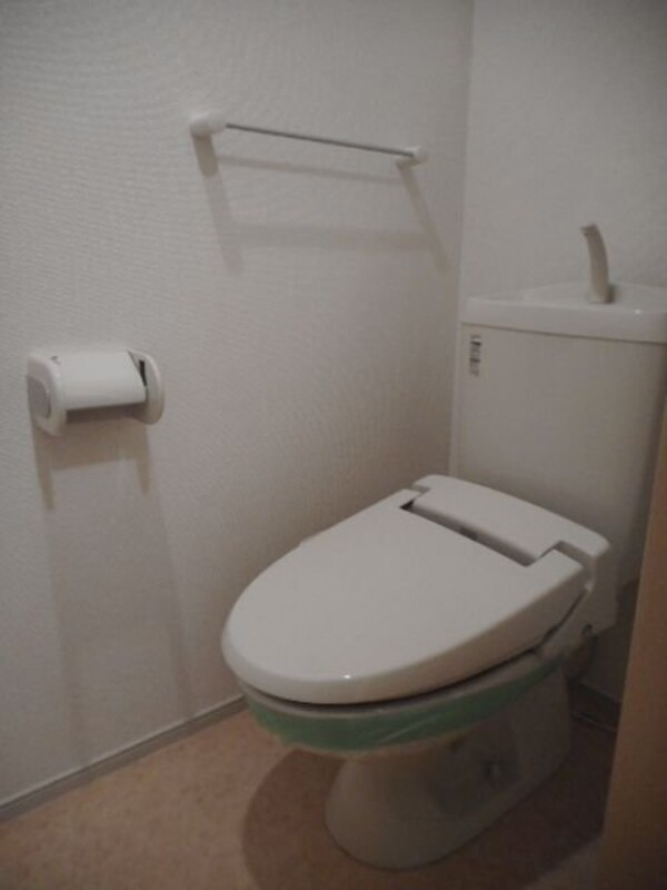 トイレ(※別号室参考写真です)
