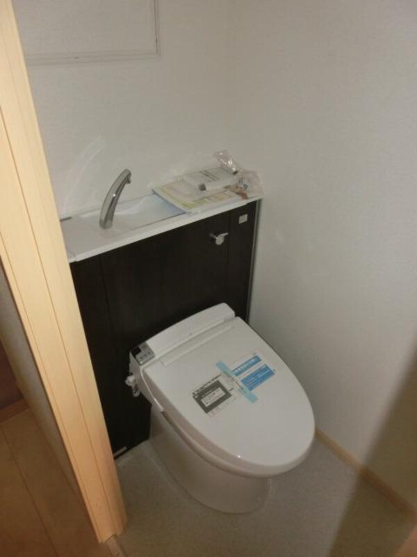 トイレ(ウォシュレット完備)