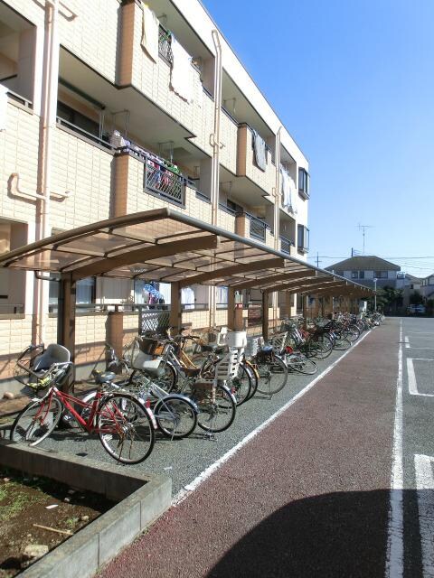 物件内観写真16　(敷地内屋根付き駐輪場)