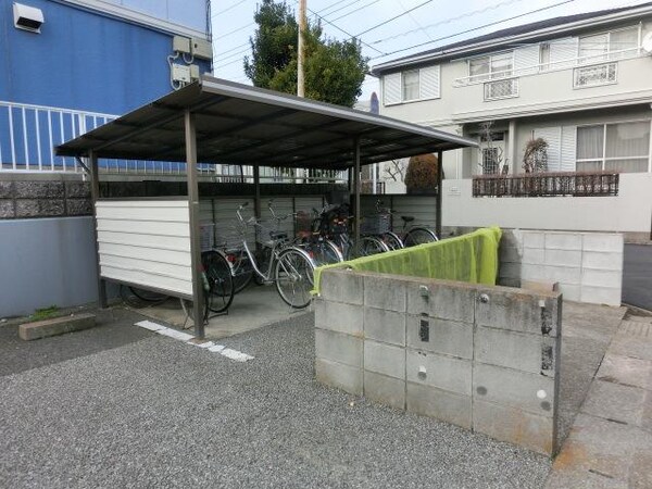 共有部分(屋根付きの駐輪場)