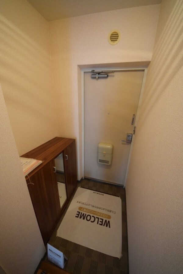 玄関(※同タイプ住戸参考写真　現況優先)