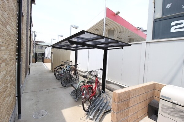 共有部分(屋根付き駐輪場)