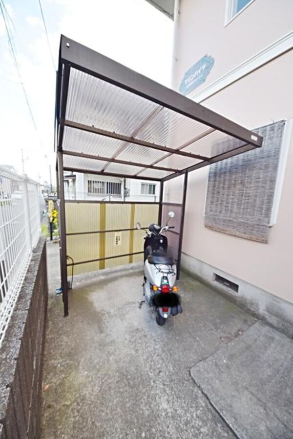 共有部分(屋根付き駐輪場)