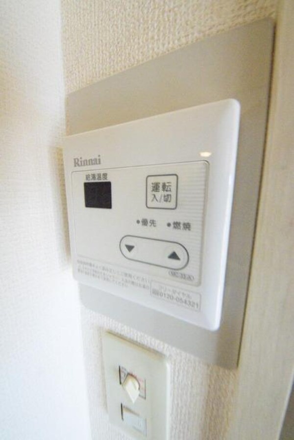 設備(温度調節パネル)