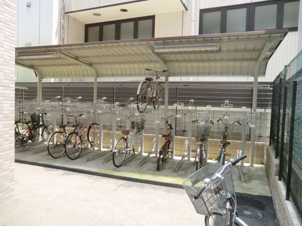 共有部分(屋根つきの駐輪場)
