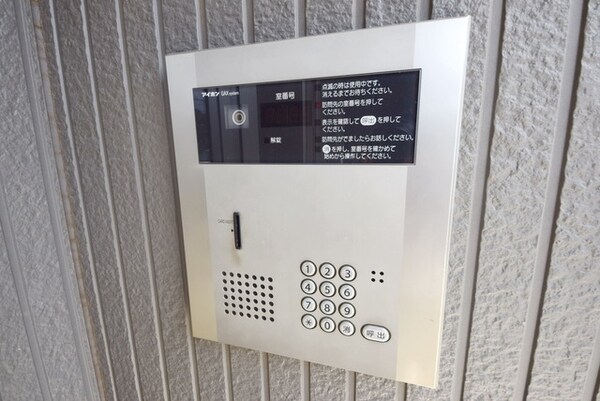 共有部分(オートロック完備)
