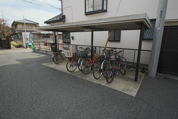 共有部分(屋根付き駐輪場)