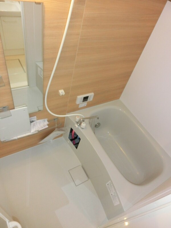 バス／シャワールーム等(明るい浴室です)