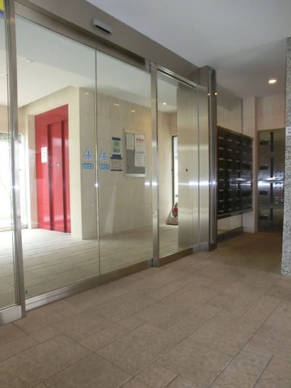 エントランス(オートロック・防犯カメラ対応)