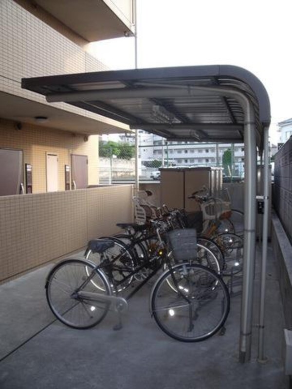 共有部分(屋根付き駐輪場)