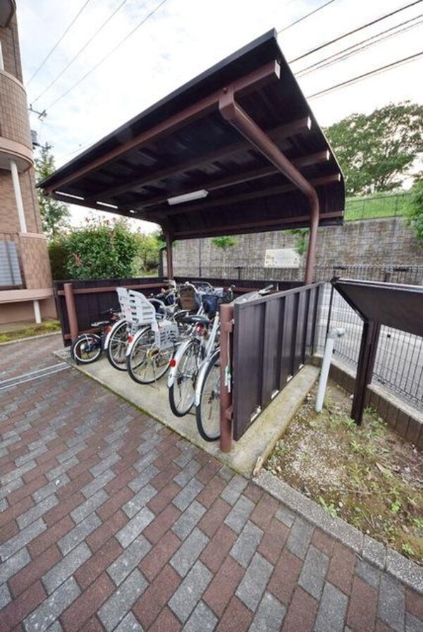 共有部分(屋根付き駐輪場)