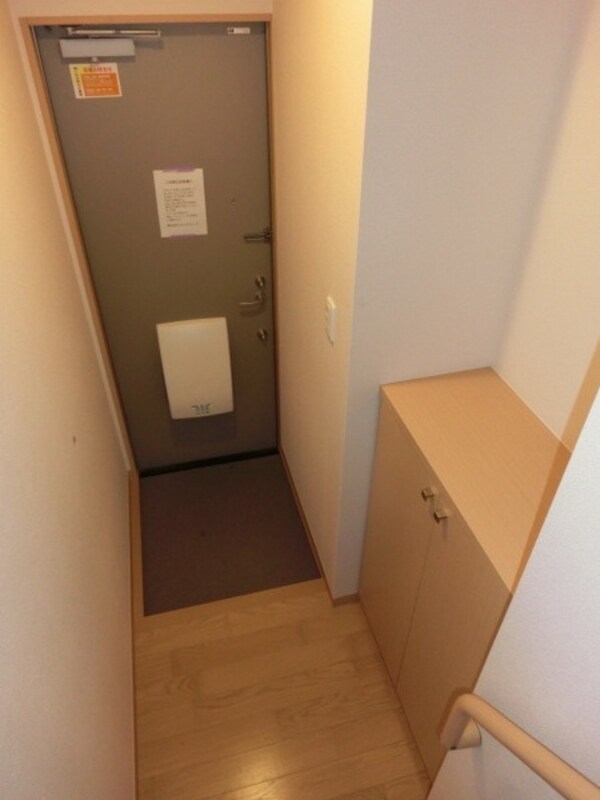 玄関(シューズＢＯＸ完備)