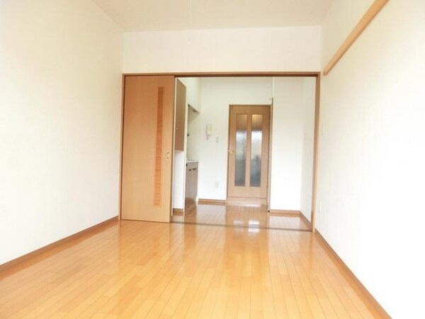 その他室内・内装(日差しが入る明るいお部屋)