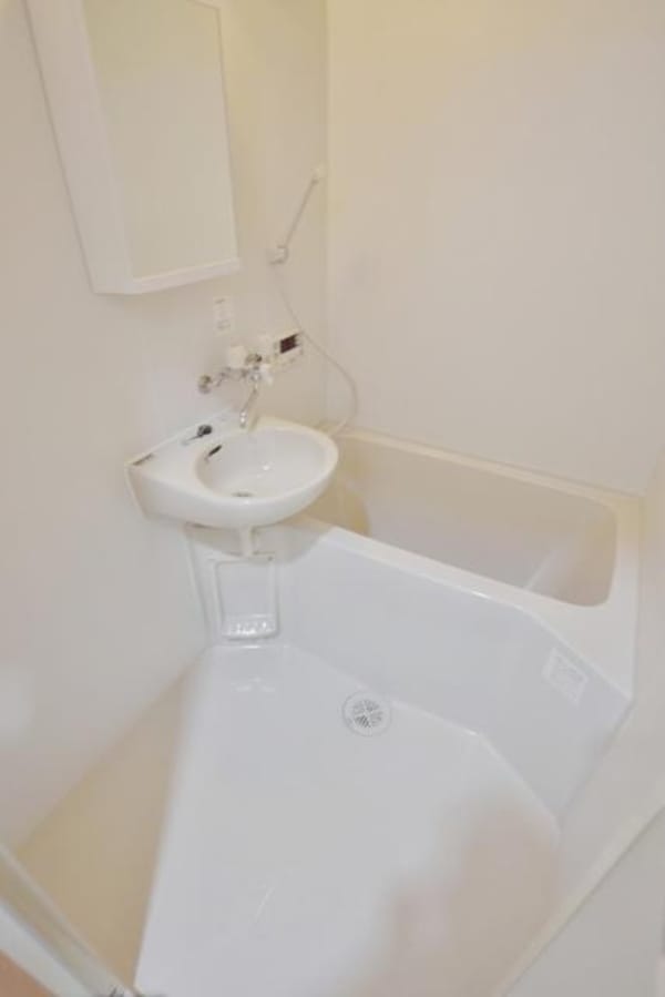 バス／シャワールーム等(追い焚き・浴室乾燥機付き)