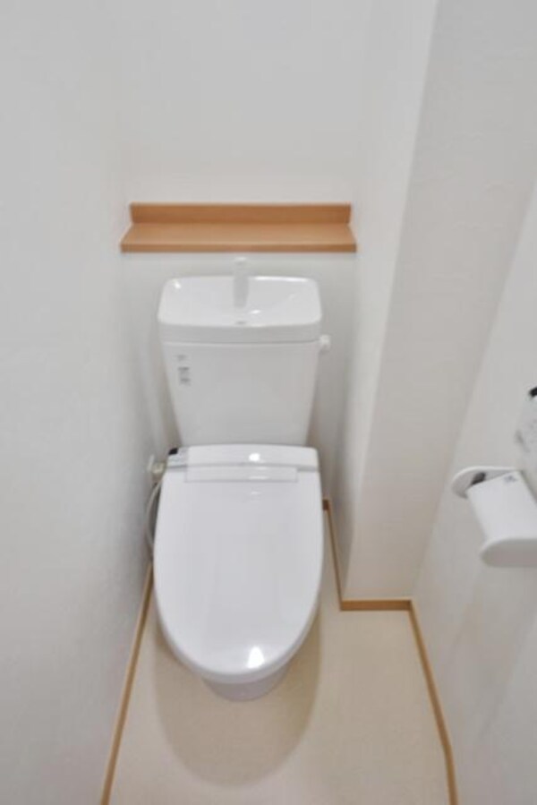 トイレ(ウォシュレット完備)