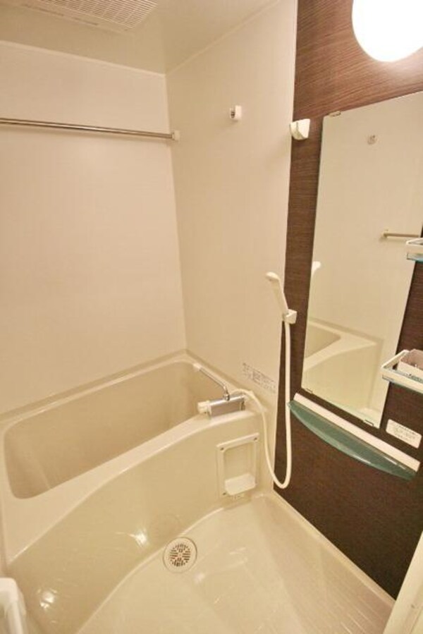 バス／シャワールーム等(広々としたバスルーム)