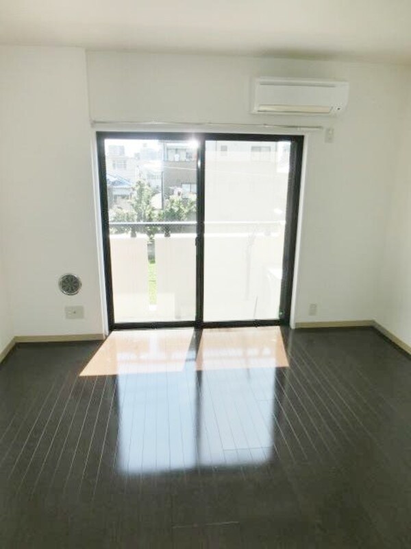 リビング・居室(明るい室内)