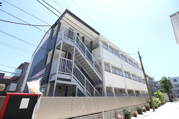 外観(船橋駅から近く交通の便の良い立地にあります)