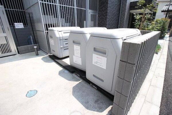 共有部分(入居者専用のダストボックス)
